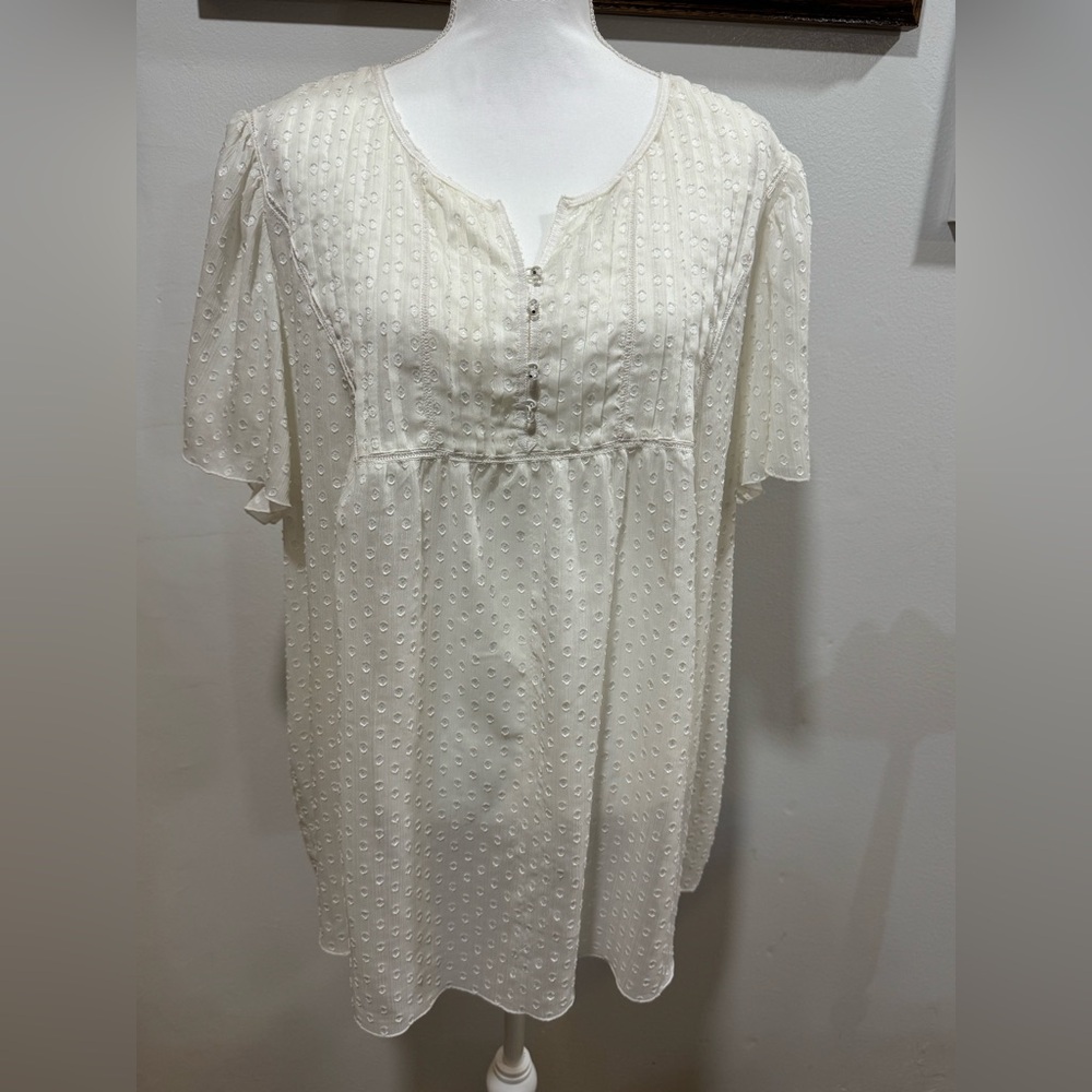 Lane Bryant peasant shirt 26/28 white pattered 3/4 button up short sleeve sweet